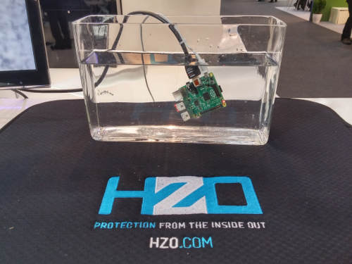 Una raspberry Pi protegida con el recubrimiento de HZO